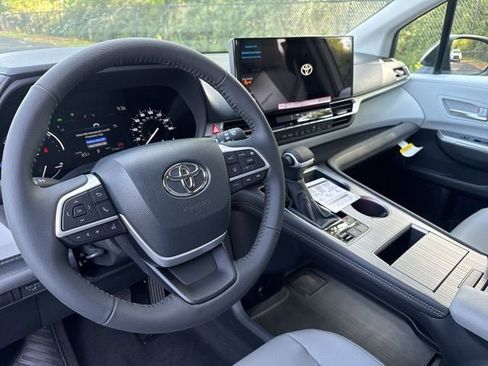 New 2026 Toyota Sienna XLE FWD image 14