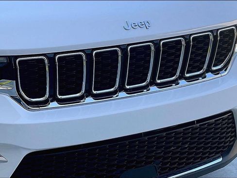 New 2025 Jeep Grand Cherokee Limited image 12