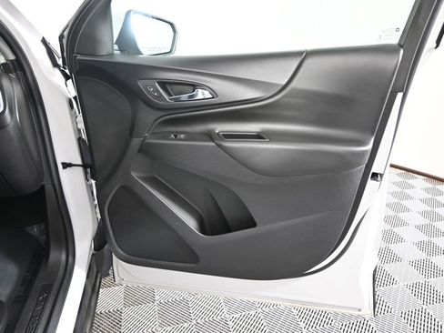 Used 2019 Chevrolet Equinox LT w/ Sun & Navigation Package AWD/4WD image 12