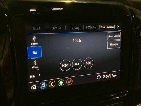 Used 2021 Chevrolet Traverse LT image 23