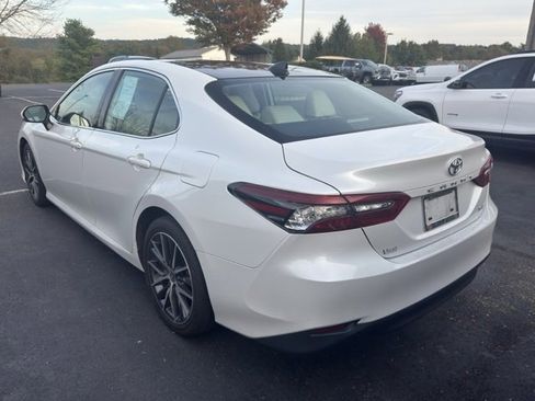 Used 2021 Toyota Camry XLE image 8