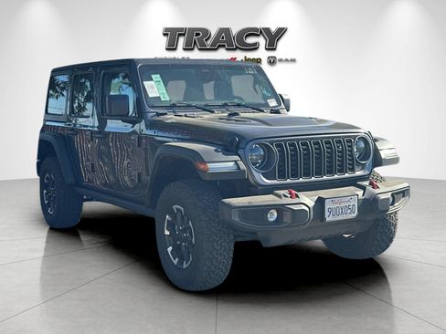 Used 2025 Jeep Wrangler Unlimited Rubicon w/ Convenience Group AWD/4WD image 2