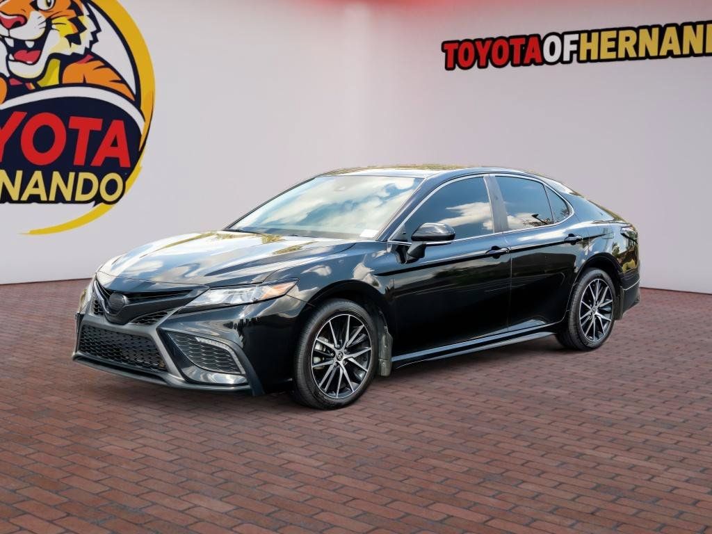 Used 2024 Toyota Camry SE FWD image 1