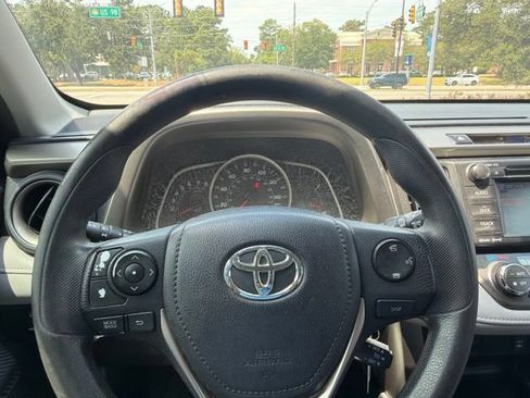 Used 2013 Toyota RAV4 XLE FWD image 11
