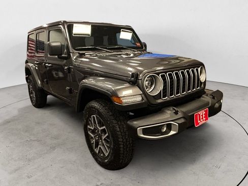 Used 2025 Jeep Wrangler Unlimited Sahara AWD/4WD image 7