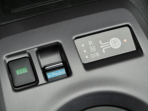 Used 2024 Nissan Leaf S image 29