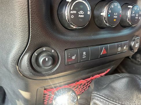 Used 2017 Jeep Wrangler Unlimited Rubicon w/ Quick Order Package 23Z Recon AWD/4WD image 11
