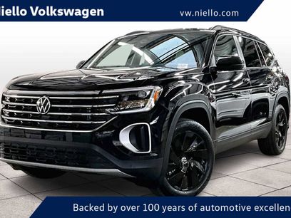 Used 2025 Volkswagen Atlas SE w/ Black Wheel Package