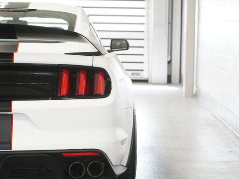 Used 2019 Ford Mustang Shelby GT350R w/ GT350R Equipment Group 920A RWD image 10
