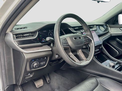 Used 2022 Jeep Grand Cherokee Limited 4xe w/ Luxury Tech Group II AWD/4WD image 9