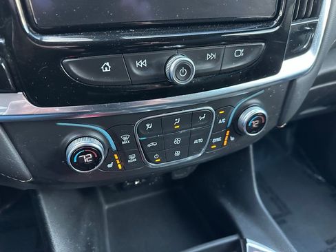 Used 2021 Chevrolet Traverse LT image 26