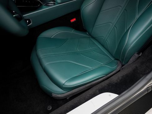 Used 2025 Aston Martin V8 Vantage Coupe RWD image 64