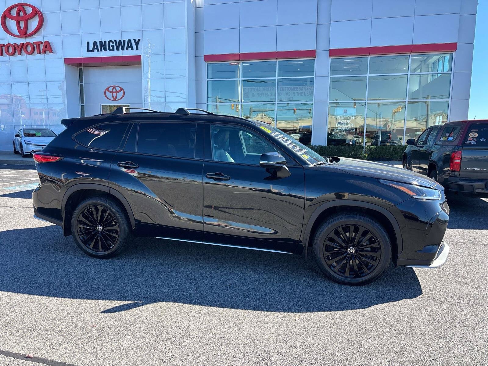Used 2023 Toyota Highlander XSE AWD/4WD image 2