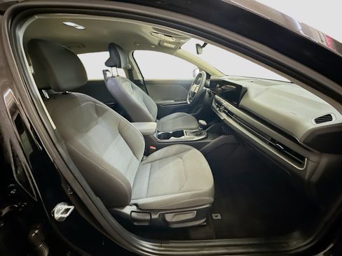 Used 2025 Kia K4 LXS image 32