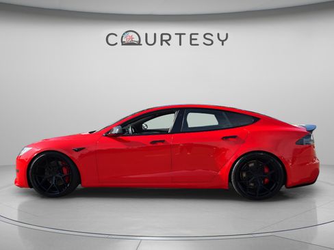 Used 2021 Tesla Model S Plaid AWD/4WD image 2