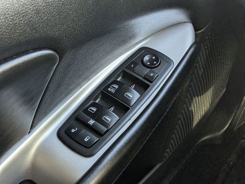 Used 2018 Dodge Journey SE w/ Blacktop Package image 16