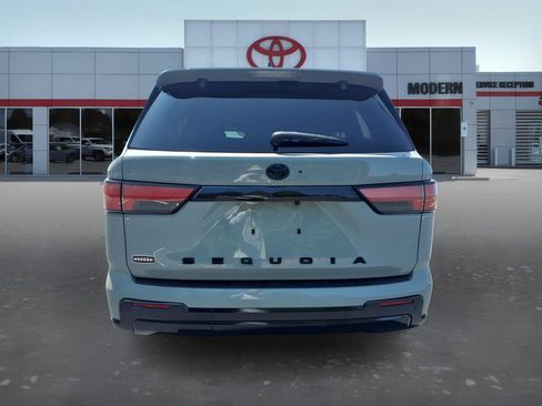 Used 2024 Toyota Sequoia Platinum AWD/4WD image 4