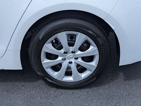 Used 2025 Toyota Corolla LE FWD image 9