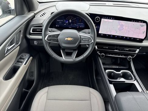 Used 2026 Chevrolet Traverse LT FWD image 16