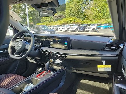 New 2025 Nissan Kicks SR w/ SR Premium Package image 32