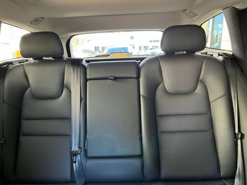 Used 2025 Volvo V60 B5 Cross Country Plus image 38