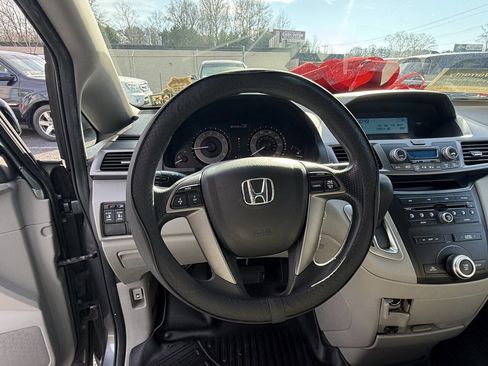 Used 2011 Honda Odyssey EX image 12