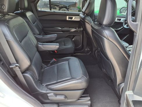 Used 2020 Ford Explorer Limited image 10