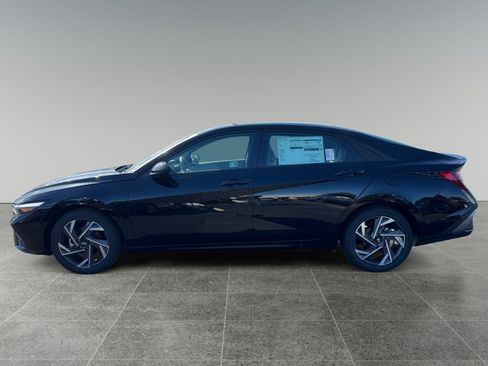 New 2025 Hyundai Elantra Sport image 2