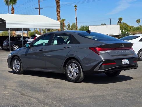 Used 2026 Hyundai Elantra SE FWD image 21