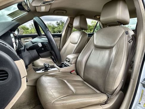 Used 2014 Chrysler 300 AWD w/ Driver Convenience Group image 11
