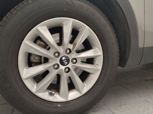 Used 2019 Kia Sorento FWD image 31