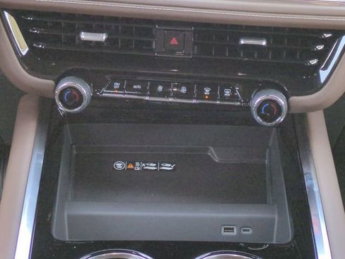 New 2026 Chevrolet Suburban High Country RWD image 18