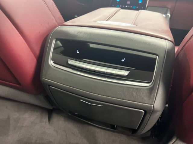 Used 2026 Cadillac Escalade Luxury w/ LPO, Floor Liner Package AWD/4WD image 26