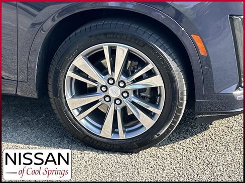 Used 2025 Cadillac XT6 Premium Luxury w/ Technology Package FWD image 9