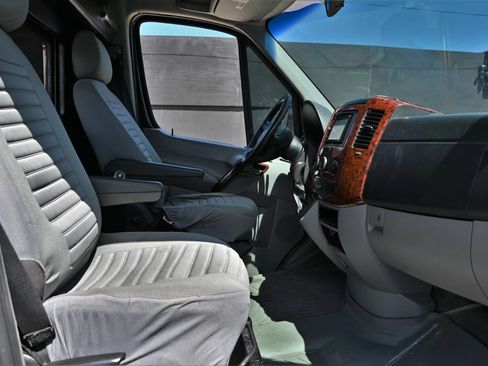 Used 2013 Mercedes-Benz Sprinter 2500 image 19