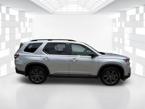 Used 2025 Honda Pilot Sport image 8