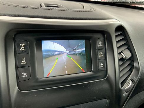 Used 2015 Jeep Cherokee Latitude w/ Comfort/Convenience Group FWD image 27