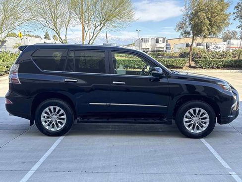 Used 2017 Lexus GX 460 image 2