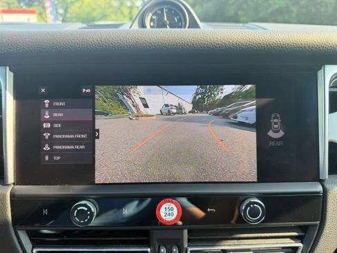 Used 2022 Porsche Macan w/ Premium Package Plus AWD/4WD image 23