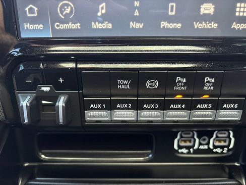 Used 2024 RAM 2500 Limited image 26