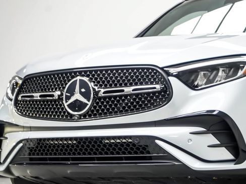 Used 2023 Mercedes-Benz GLC 300 4MATIC image 2