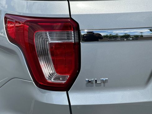 Used 2018 Ford Explorer XLT w/ Equipment Group 201A AWD/4WD image 12