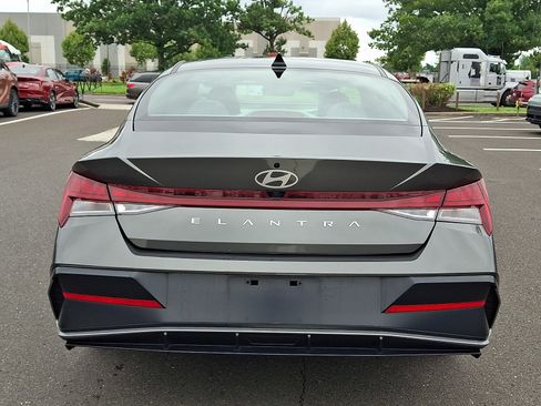 Certified 2025 Hyundai Elantra SEL FWD image 5