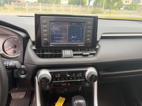 Used 2022 Toyota RAV4 XLE AWD/4WD image 20