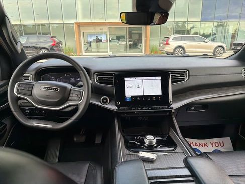 Used 2024 Jeep Wagoneer L Series II w/ Flexible Seating Group AWD/4WD image 2