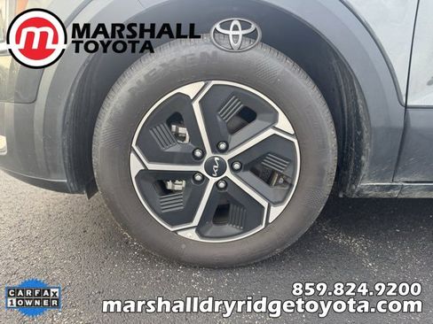 Used 2025 Kia Niro EX image 10