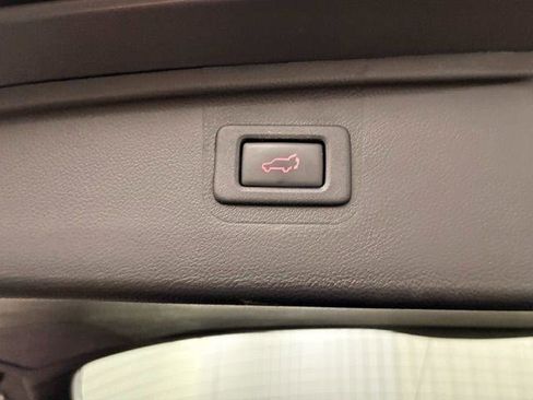 Used 2019 Subaru Outback 3.6R Limited AWD/4WD image 11