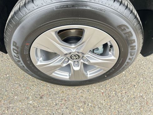 Used 2025 Toyota RAV4 XLE image 30