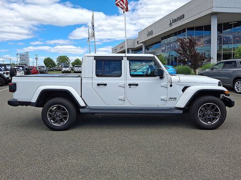Used 2022 Jeep Gladiator Overland w/ Popular Equipment Package AWD/4WD image 32