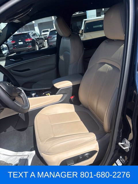 Used 2023 Jeep Grand Cherokee L Limited w/ Luxury Tech Group II AWD/4WD image 11